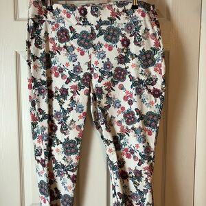 Zoe & Phoebe Floral Print Women's Capris